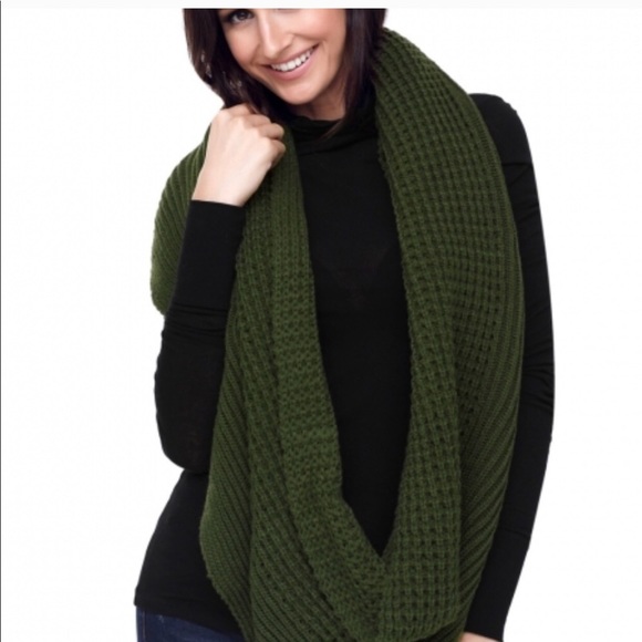 💕 Last 1 💕Green chunky infinity scarf! - Picture 4 of 7